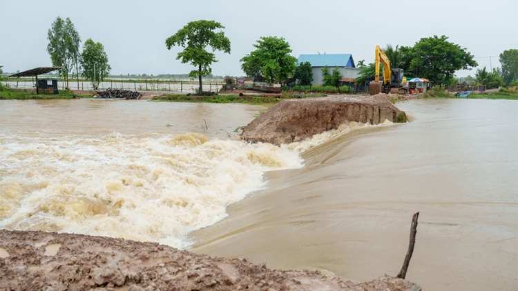 Campuchia: Một người chết và 4 người mất tích do mưa lũ