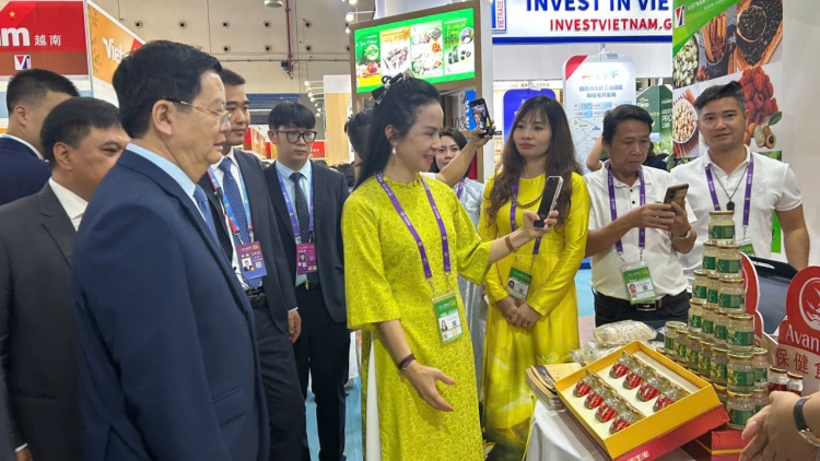 Đông đảo doanh nghiệp Việt Nam tham gia Hội chợ Trung Quốc - ASEAN