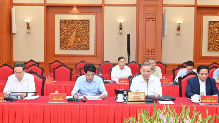 Thời sự 21h30 19/9/2025: Kết luận của Bộ Chính trị, Ban Bí thư về phân cấp, phân quyền 