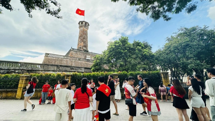 Thời sự 21h30 5/9/2025: Dịp Quốc khánh 2/9, ngành du lịch cả nước phục vụ 5 triệu rưỡi lượt khách