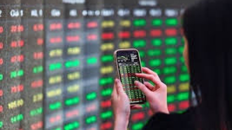 Phiên chứng khoán cuối tuần qua, VN-Index rung lắc mạnh, khối ngoại tiếp đà bán ròng.