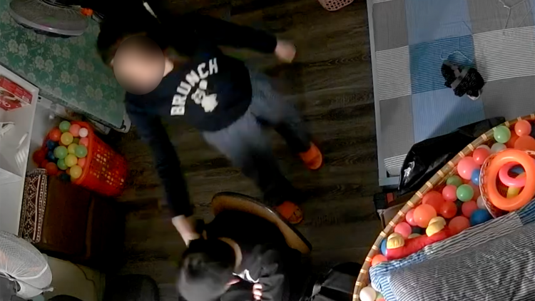 Từ vụ bé trai bị mẹ kế bạo hành ở Hà Nội- Cần có chế tài ngăn ngừa tình trạng này (18/10/2025)