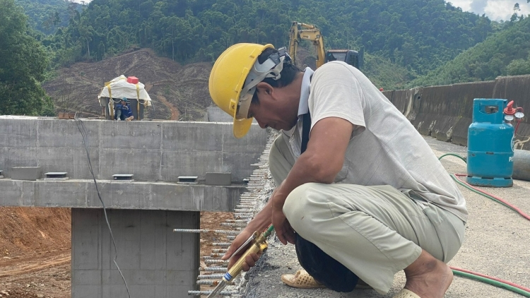 Xuyên lễ trên công trường dự án trọng điểm qua miền Trung