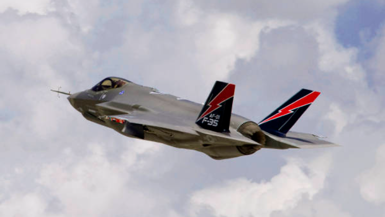 Chính phủ Nhật Bản vấp phải sự phản đối quyết liệt của người dân khi tăng cường sức mạnh quân sự