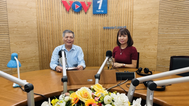Miễn học phí - Giảm gánh nặng cho người dân