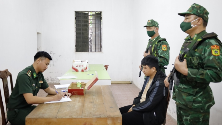 Quảng Ninh: Bắt giữ đối tượng vận chuyển trái phép 8 kg bạc qua biên giới Móng Cái