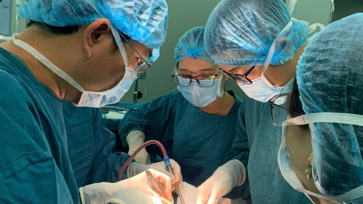 Đề xuất tăng phụ cấp cho nhân viên y tế 