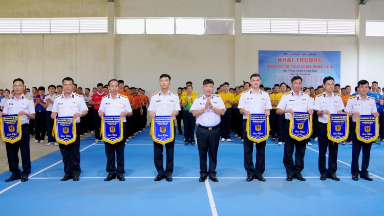 Khai mạc Giải thi đấu thể thao chào mừng 50 năm Ngày truyền thống Vùng 1 Hải quân