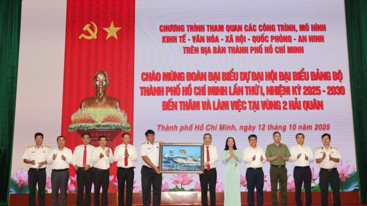 Tăng cường gắn kết giữa Thành phố Hồ Chí Minh với Vùng 2 Hải quân