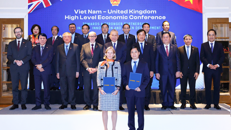  VNVC và GSK tăng cường hợp tác đưa thuốc ung thư, kháng sinh và vắc xin thế hệ mới về Việt Nam