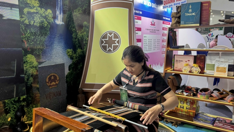 Làng nghề với vai trò quảng bá văn hoá – du lịch Việt tại "Hội chợ Mùa Thu lần thứ nhất 2025"