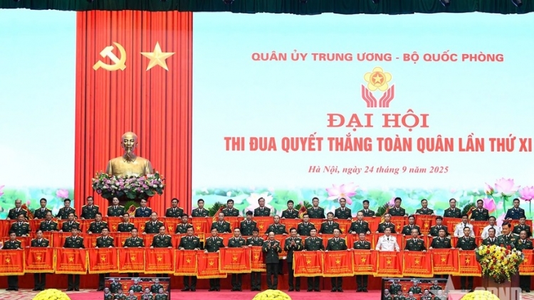 -Thi đua quyết thắng trong vườn hoa toàn quân 