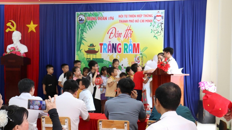 “Đêm hội Trăng Rằm” ấm áp tại Trung đoàn Tàu ngầm 196 Hải quân