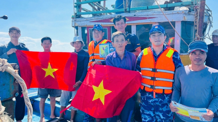 Dấu ấn đoàn viên Hải đội 202 Cảnh sát biển trong tuyên truyền IUU và tìm kiếm cứu hộ cứu nạn
