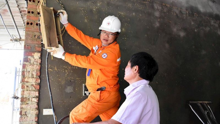 Gần 200 khách hàng cuối cùng trên địa bàn Thủ đô bị ảnh hưởng ngập lụt đã được cấp điện
