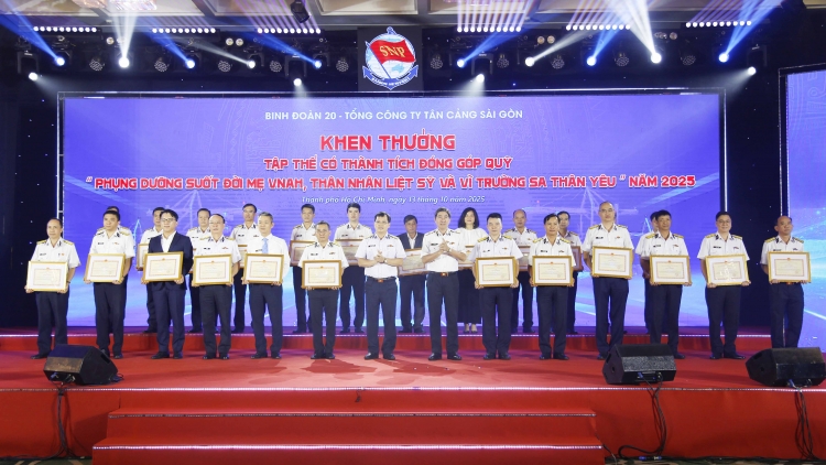Binh đoàn 20 - Tổng công ty Tân Cảng Sài Gòn vinh danh 20 doanh nhân tiêu biểu