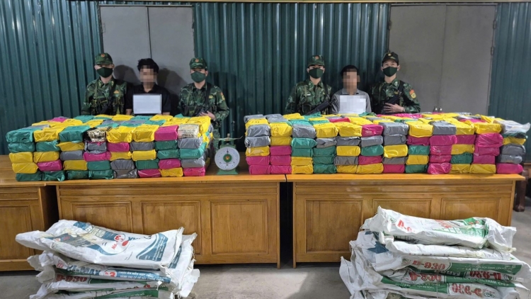 Quảng Trị bắt 2 đối tượng, thu giữ 500kg ma túy