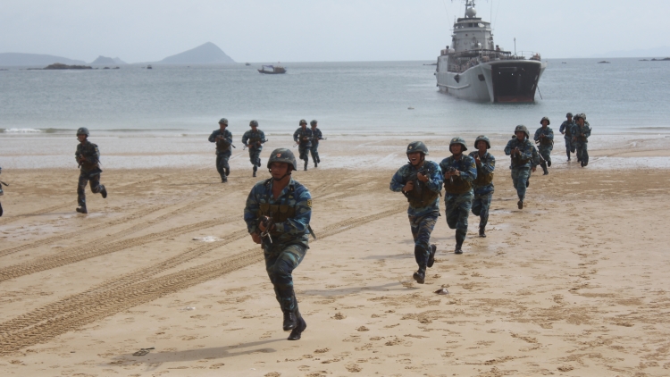 Vùng 1 Hải quân: Giữ biển bằng ý chí và trái tim người lính (22/10/2025)