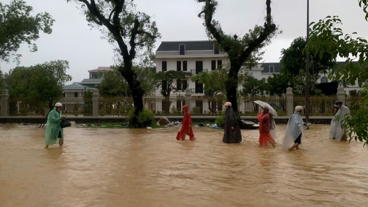 Thời tiết ngày 1/11/2025: Trung Bộ tiếp tục mưa lớn, có nơi trên 200mm