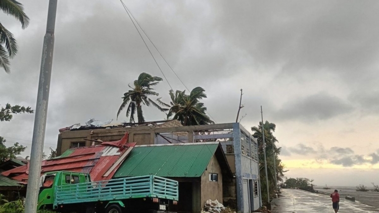 Philippines: Hàng nghìn người sơ tán khi bão Fengshen đổ bộ