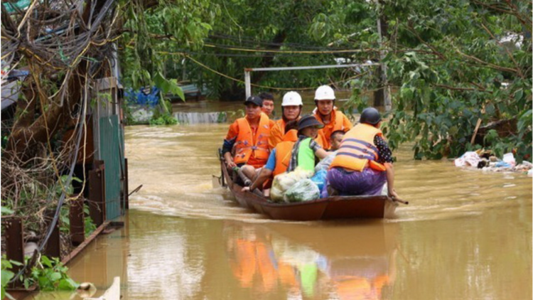 Phát huy sáng kiến nhỏ, giúp đồng bào an toàn trong lũ dữ