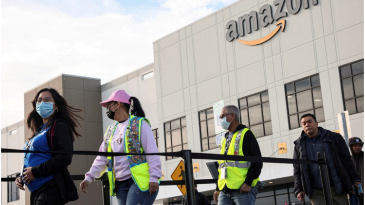 Amazon sa thải 14.000 nhân viên do áp dụng AI