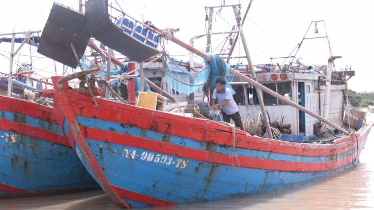 Nghệ An: Ngư dân tất bật chuẩn bị vươn khơi