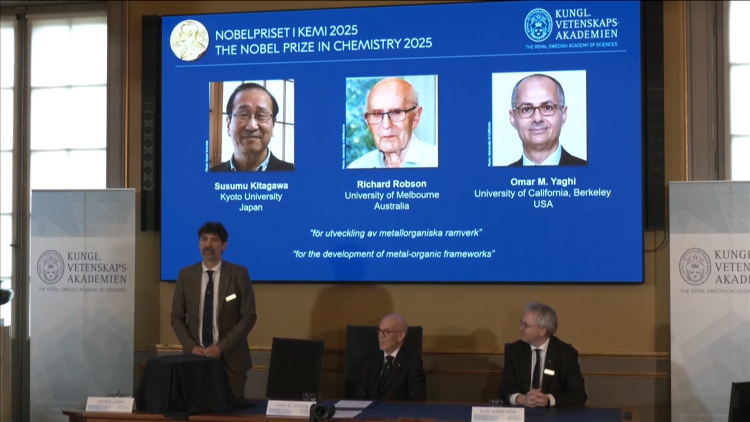 Nobel Hoá học 2025 vinh danh công trình đột phá về khung kim loại - hữu cơ