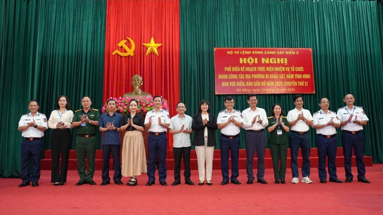 Vùng Cảnh sát biển 2 và các địa phương khảo sát, nắm tình hình vùng biển, đảo ven bờ 