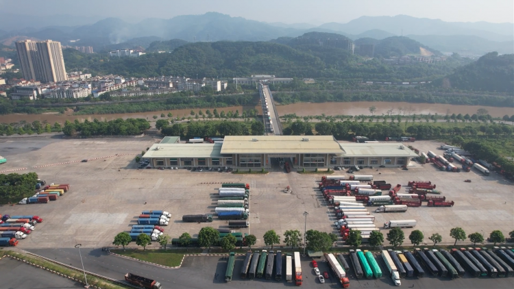 Giao thương nông sản sôi động qua cửa khẩu Kim Thành 