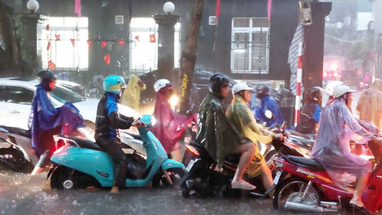 Bảo vệ lao động ngoài trời trước thời tiết cực đoan