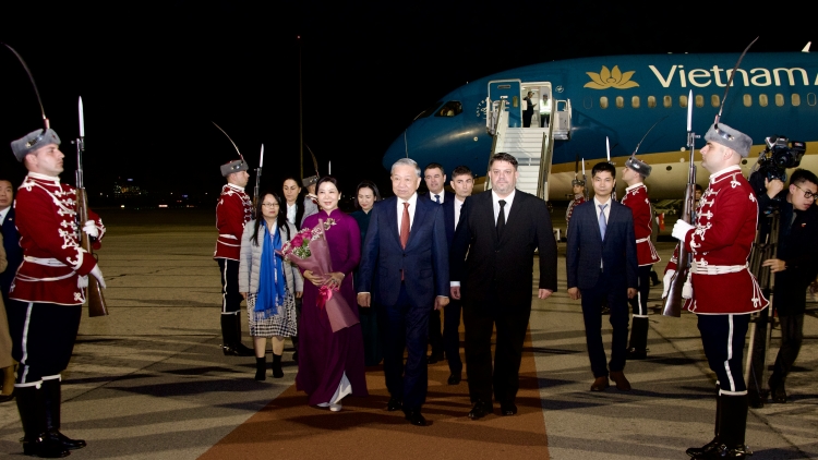 Tổng Bí thư Tô Lâm tới Sofia bắt đầu các hoạt động thăm chính thức Bungaria