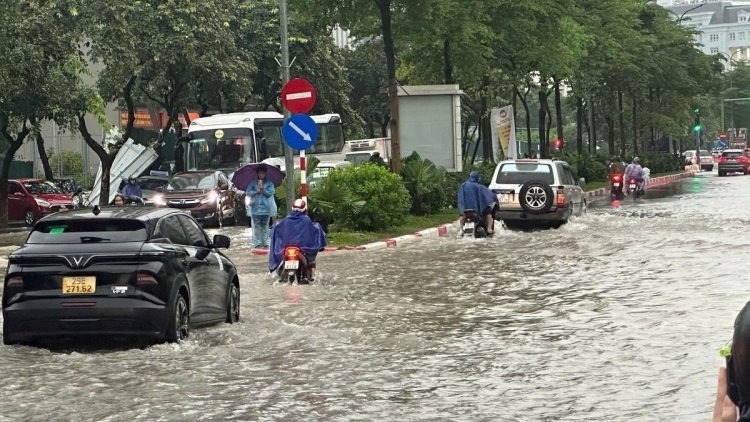 Ngập lụt ở Hà Nội: Lộ rõ những khoảng trống trong quản trị đô thị 