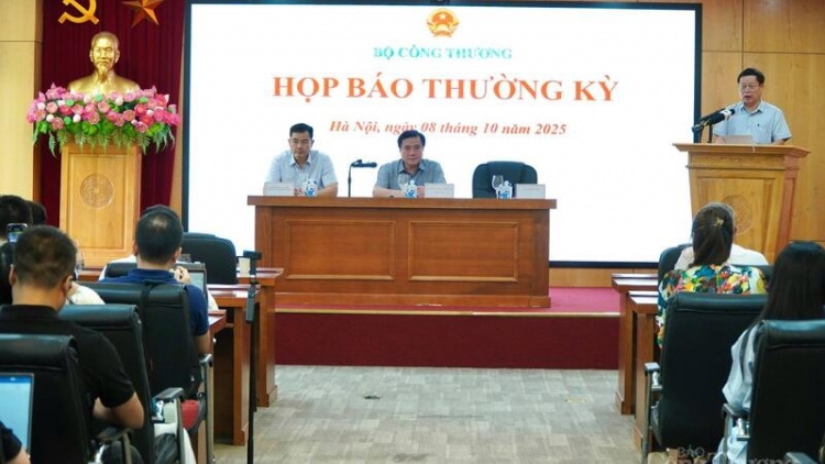 Chân kiềng xuất khẩu - "Cú huých" tăng trưởng quý cuối năm 2025