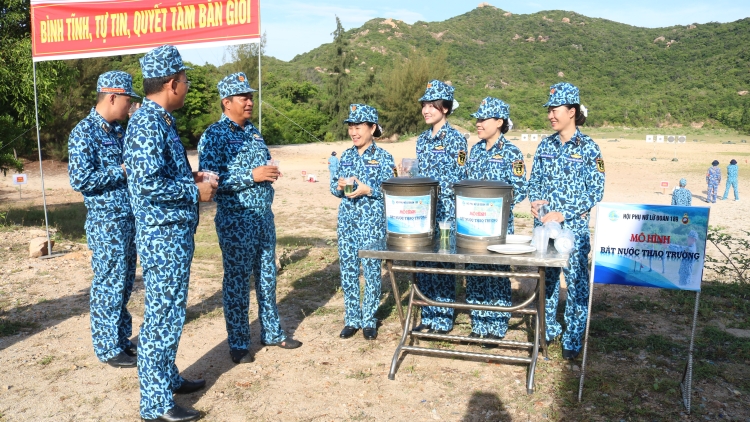 Những “bông hoa” đồng hành với bộ đội Tàu ngầm