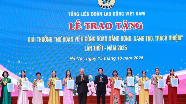 Tôn vinh, biểu dương những đóng góp to lớn của nữ đoàn viên, người lao động tiêu biểu