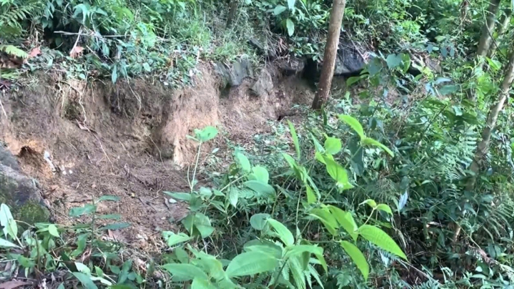 Quảng Ngãi: Sẵn sàng di dời 61 hộ dân trong khu vực núi nứt