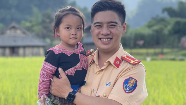 Trung úy Dương Hải Anh, Bí thư Đoàn Thanh niên Công an huyện Mộc Châu “Nuôi em Mộc Châu” (20/1/2022)