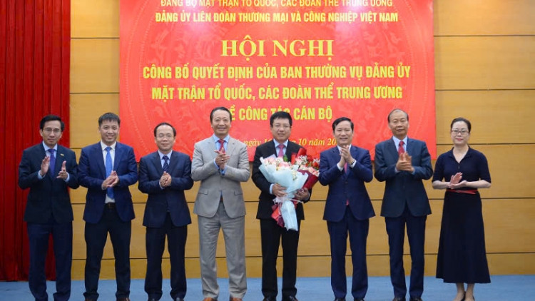 Thứ trưởng Bộ Tài chính Hồ Sỹ Hùng giữ chức Bí thư Đảng ủy VCCI