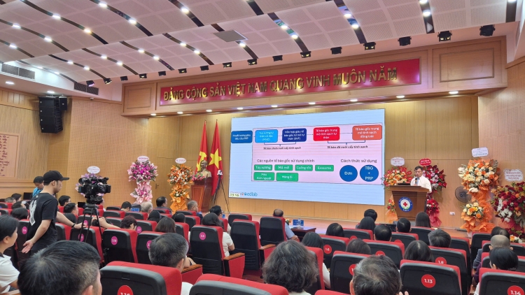 Đẩy mạnh chuyển giao công nghệ và nghiên cứu khoa học phục vụ người bệnh 