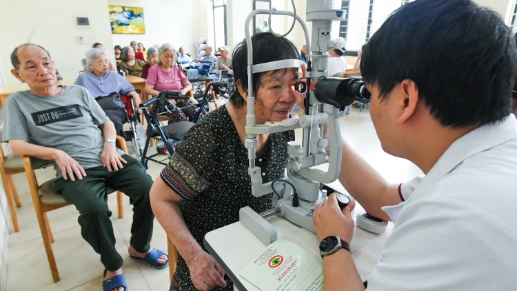 Phòng ngừa,, điều trị các bệnh lý về mắt sau mưa lũ