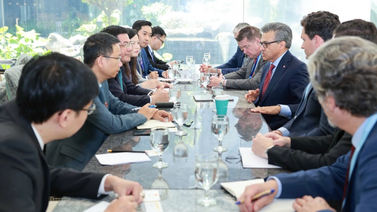 Bộ trưởng Công Thương Nguyễn Hồng Diên tiếp đoàn Hội đồng Kinh doanh Canada