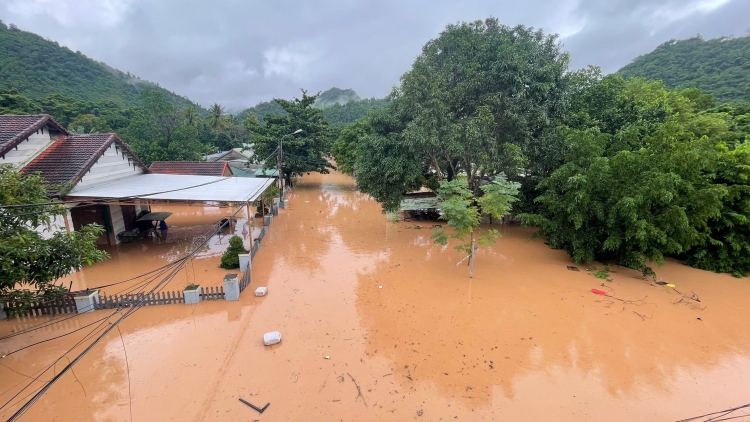 Thời sự 6h 2/11/2025: Hỗ trợ khẩn cấp 100 tỷ đồng cho Đà Nẵng khắc phục thiệt hại do mưa lũ