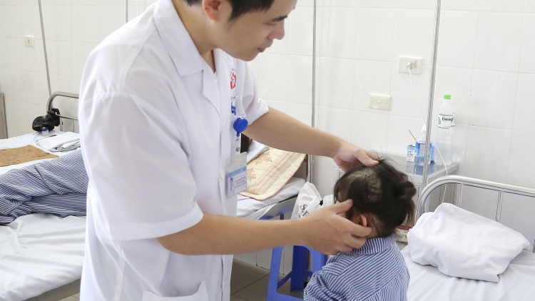 Phẫu thuật cứu bé 3 tuổi bị tụ máu não sau ngã