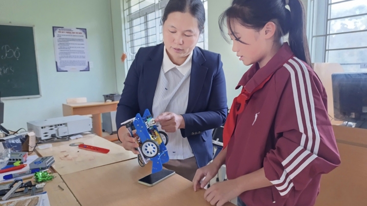 Cô giáo vùng cao và hành trình gieo mầm STEM nơi biên cương tổ quốc