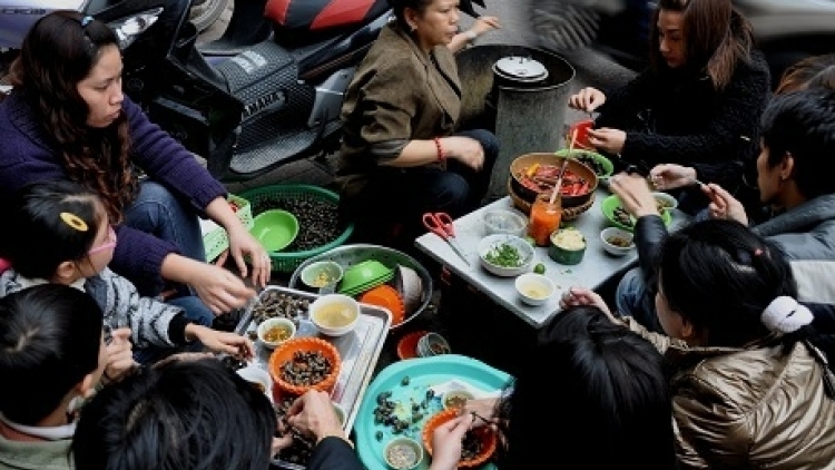 Nhìn nhận thế nào về “văn hoá vỉa hè” từ việc Hà Nội ra quân dỡ mái che, dọn dẹp vỉa hè?