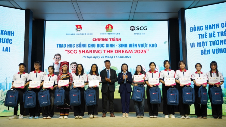 Trao học bổng cho sinh viên có hoàn cảnh khó khăn “SCG Sharing the Dream 2025”