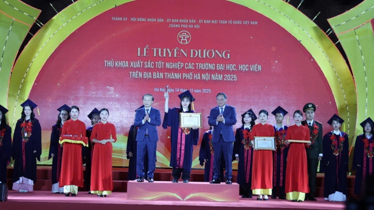 Tuyên dương 95 thủ khoa xuất sắc tốt nghiệp các trường đại học, học viện trên địa bàn Thủ đô 