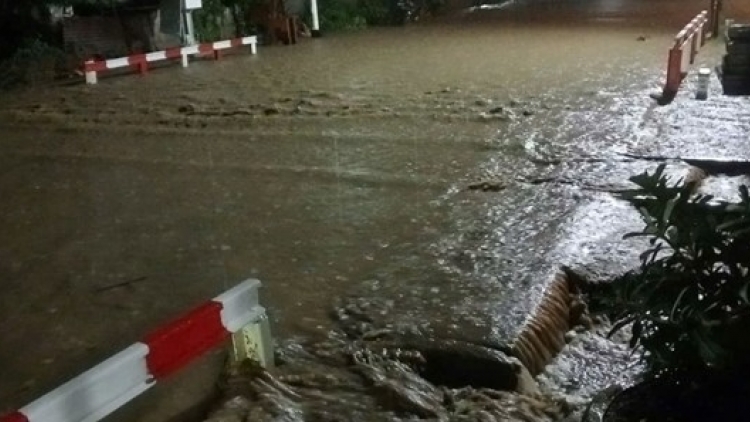 Thời sự 6h 17/11/2025: 4 đoàn tàu khách Bắc Nam tạm dừng tại Khánh Hòa vì mưa, ngập