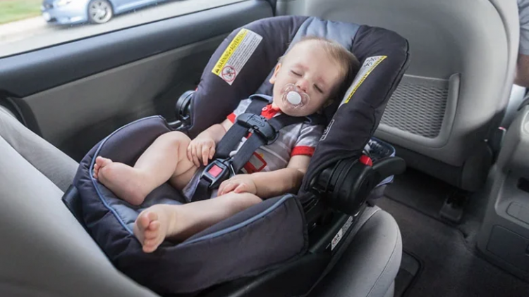 Quy định sử dụng ghế trẻ em trên ô tô tại các nước như thế nào? 